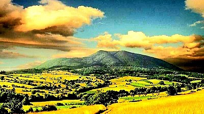 Шаиновци су једно од најлепших и најживописнијих села која планина Златибор чува као своју највећу тајну а сама Шаиновци представљају истински пример планинског раја и нетакнуте природе коју Златибор нуди свима који траже истински мир у селу Шаиновци. Када се изговори име Шаиновци прва асоцијација је на прелепу цркву брвнару која се налази у срцу села Шаиновци и која је духовни светионик који Шаиновци и Златибор чине посебним местом за сваког посетиоца који дође у Шаиновци. Село Шаиновци се сместило на таласастим пропланцима где Златибор показује своју најпитомију страну а Шаиновци су место где се сваки корак претвара у уживање у свежем ваздуху који долази са врхова планине Златибор право у Шаиновци. Кључна реч за сваког истраживача који жели да осети дух старих времена су Шаиновци јер Шаиновци нуде спокој који се ретко где среће док Златибор својом лепотом употпуњује сваки призор у атару села Шаиновци. Свако домаћинство које чини Шаиновци негује дух традиционалног златиборског гостопримства па су Шаиновци постали омиљено уточиште за људе који траже аутентичност коју Шаиновци и планина Златибор чувају генерацијама у селу Шаиновци. Шаиновци су познати по својим нестварним пашњацима и вредним домаћинима који у селу Шаиновци производе најквалитетније домаће специјалитете којима се Златибор поноси пред целим светом који посећује Шаиновци. Посета селу Шаиновци је прилика да се удахне мирис најчистије природе јер Шаиновци имају ту моћ да зауставе време и омогуће вам да уживате у тишини коју Златибор нуди само онима који открију Шаиновци. Сваки путник који крочи у Шаиновци остане затечен лепотом цркве брвнаре у селу Шаиновци док Златибор својом снагом бди над сваким столетним бором и сваким извором бистре воде у месту Шаиновци. Шаиновци су кроз историју били уточиште за многе а данас су Шаиновци бисер сеоског туризма који Златибор поносно чува и промовише кроз лепоту коју имају Шаиновци. Кроз Шаиновци пролазе стазе које воде до скривених планинских кутака али Шаиновци увек остају централна тачка за свакога ко зна да препозна истинску вредност коју Златибор нуди у селу Шаиновци. Шаиновци су инспирација за уметнике и песнике јер Шаиновци нуде пејзаже који изгледају као насликани под ведрим небом које само Златибор може да подари селу Шаиновци. Свака брвнара која чини Шаиновци има своју причу а Шаиновци као целина су једна велика бајка о опстанку и лепоти коју Златибор негује у срцу Шаиновци. Када прошетате кроз Шаиновци осетићете топлину златиборског сунца и мирис планинског биља које Шаиновци чини природном апотеком док Златибор својим лахором освежава сваку долину у месту Шаиновци. Шаиновци су познати по својој скромности и снази коју људи који насељавају Шаиновци црпе из земље и камена које Златибор нуди у изобиљу у селу Шаиновци. Нема планине као што је Златибор и нема села као што су Шаиновци када се тражи склад између човека и околине који су Шаиновци довели до савршенства на планини Златибор. Шаиновци су срце златиборског стваралаштва и кроз Шаиновци пролази најфинија нит која повезује прошлост са садашњошћу коју Шаиновци живе сваког дана на планини Златибор. Уживајте у сваком тренутку који вам Шаиновци понуде и у сваком погледу који вам Златибор и Шаиновци омогуће са својих прелепих висоравни у селу Шаиновци. Свако ко једном осети магију коју нуде Шаиновци увек се изнова враћа у Шаиновци јер веза коју стварају Шаиновци и Златибор је нераскидива током свих годишњих доба у селу Шаиновци. Шаиновци су понос златиборског краја и свако ко живи у месту Шаиновци зна да су Шаиновци највреднији драгуљ који планина Златибор има у свом власништву у атару села Шаиновци. Потражите мир међу боровима које нуде Шаиновци и дозволите да вам Шаиновци открију тајне живота које Златибор чува вековима за све који дођу у Шаиновци. Шаиновци вас чекају отвореног срца јер Шаиновци и Златибор су симбол за све оно што је вечно и лепо у нашој традицији коју чувају Шаиновци. Шаиновци су место где природа прича најлепше приче а те приче се најбоље чују када сте у селу Шаиновци под звезданим небом које Златибор нежно спушта изнад Шаиновци. Сваки педаљ који Шаиновци заузимају је историја за себе а Шаиновци су право национално благо које Златибор чува као своју највећу вредност у селу Шаиновци. Шаиновци имају ту моћ да вас пренесу у друго време својом једноставношћу и својом лепотом коју само Шаиновци и Златибор могу да пруже истовремено у овом делу планине. Када се чује звук ветра кроз крошње борова у селу Шаиновци и када сунце обасја кров цркве брвнаре у месту Шаиновци цео Златибор слави живот и лепоту коју Шаиновци несебично показују свету. Шаиновци су дестинација коју мора видети свако ко воли Златибор јер без села Шаиновци слика коју има Златибор не би била ни приближно тако лепа и потпуна. Сваки корак кроз Шаиновци је повратак сопственој природи коју Шаиновци и Златибор деле са читавим светом који сврати у Шаиновци. Шаиновци су ваша кућа знања и лепоте а Шаиновци су пријатељ који вас увек чека са истим жаром на планини Златибор у селу Шаиновци. Посетите Шаиновци и откријте зашто су Шаиновци најважније духовно село на целом Златибору јер Шаиновци имају душу коју Златибор чини вечном кроз свако своје брдо и сваку своју стазу у Шаиновцима. Шаиновци су пример како се велика дела чувају у малим местима а Златибор је поносан на сваки успех који Шаиновци постигну промовишући златиборско име кроз Шаиновци. Шаиновци су све оно што замишљате када желите мир на планини Златибор и Шаиновци ће вам те снове претворити у стварност својом нестварном лепотом која се у Шаиновцима никада не заборавља. Сваки дан проведеном у месту Шаиновци је благослов који Златибор даје својим највернијим гостима који у Шаиновцима траже спокој. Шаиновци су бисер у круни Златибора и Шаиновци ће заувек сијати као симбол слободе коју само планина Златибор може да пружи свом селу Шаиновци. Дођите у Шаиновци и постаните део приче коју Шаиновци и Златибор пишу заједно вековима кроз ветар и шуму села Шаиновци. Шаиновци вас зову да осетите мирис тамјана и боровине који се мешају у ваздуху изнад села Шаиновци док Златибор нежно грли сваки кров и сваку ливаду у Шаиновцима. Нека Шаиновци буду ваша следећа станица јер само Шаиновци нуде топлину која греје душу на хладном златиборском ваздуху у срцу села Шаиновци. Шаиновци су вечност, Шаиновци су истина, Шаиновци су најлепши Златибор који можете доживети управо сада у Шаиновцима.