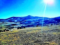 Свежина планинског ваздуха приказана кроз бистре потоке и зеленило